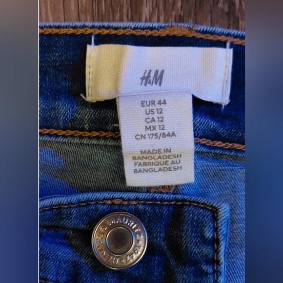 H&M Bootcut Medium Wash Lightly Distressed Denim Jeans Size 12 High Waisted - Picture 9 of 11
